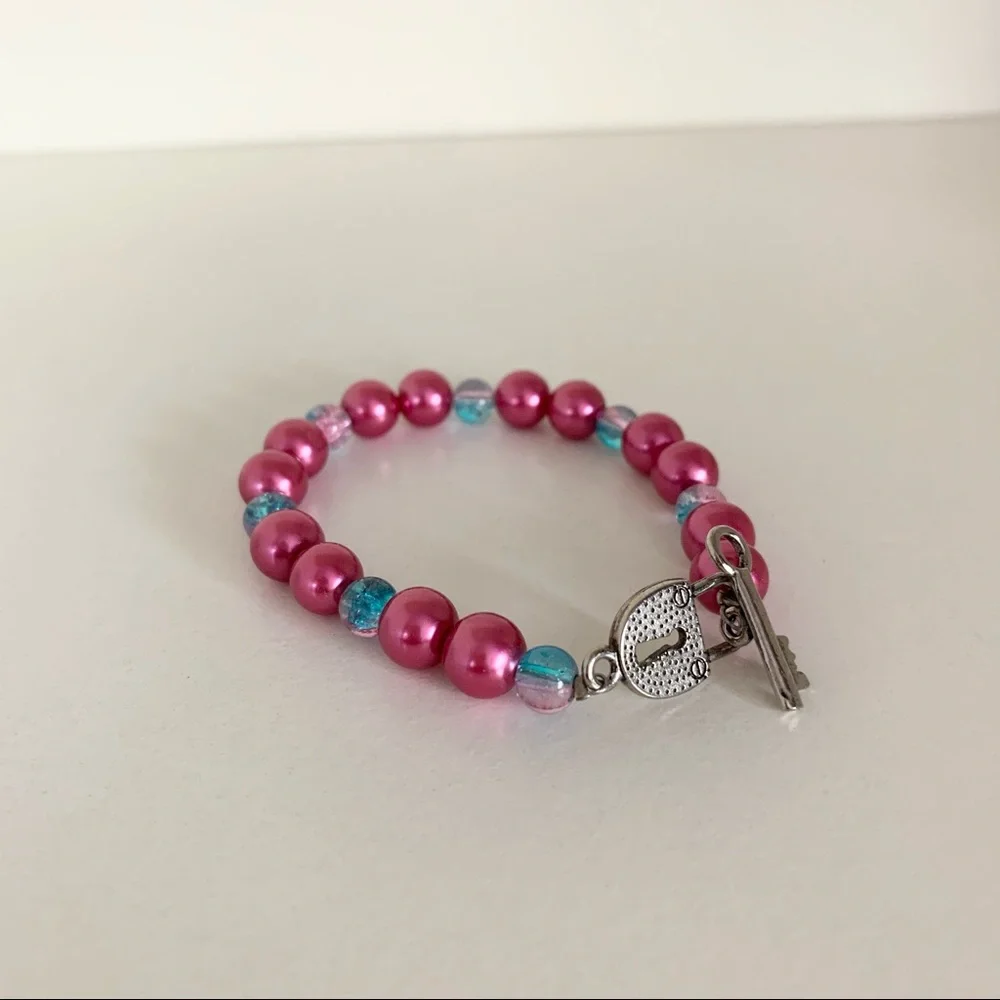 Hold Y2K pink bead bracelet
